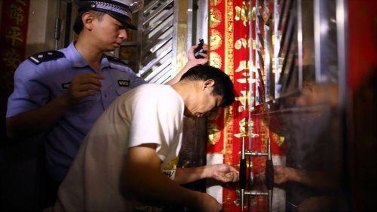 盐城请开锁师傅开了锁后，师傅